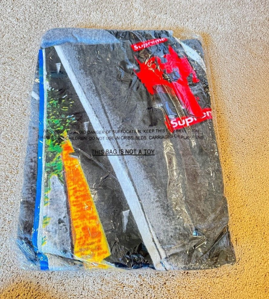 Supreme シュプリーム Grand Prix Beach Towel