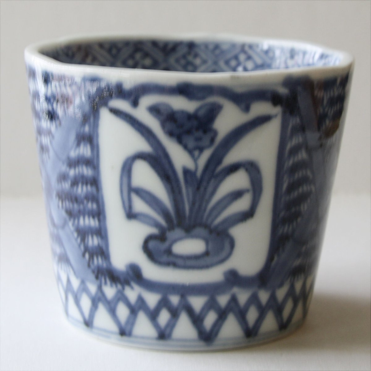 動物唐草紋初期様式そば猪口厚底成型蕎麦猪口古伊万里