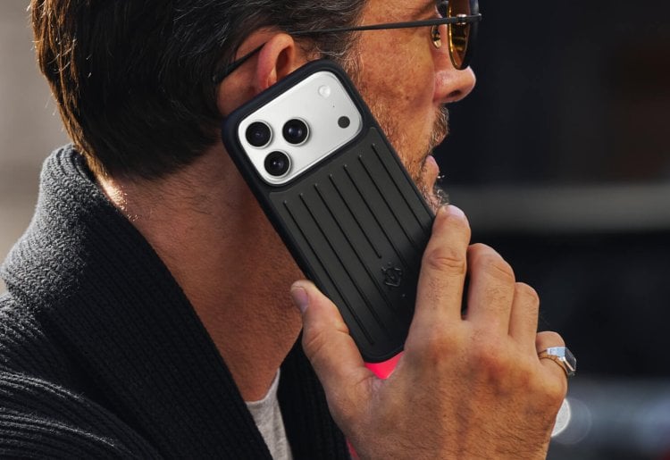 iPhone 17 pro ケース リモワ RIMOWA ブラック アルミニウム Rimowa