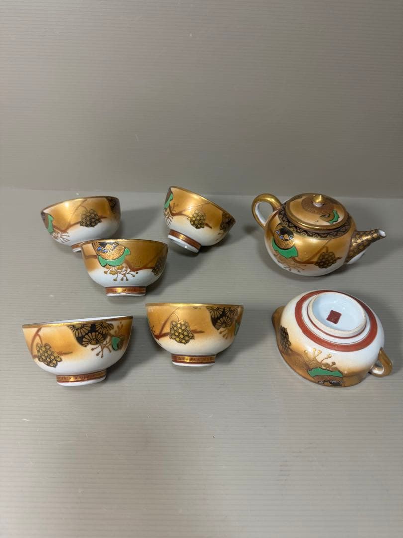 2172 九谷焼　金彩　茶器セット　急須1客　湯冷し1客　湯呑5客　時代物 2172 九谷焼 金彩 茶器セット 急須1客 湯冷し1客 湯呑5客