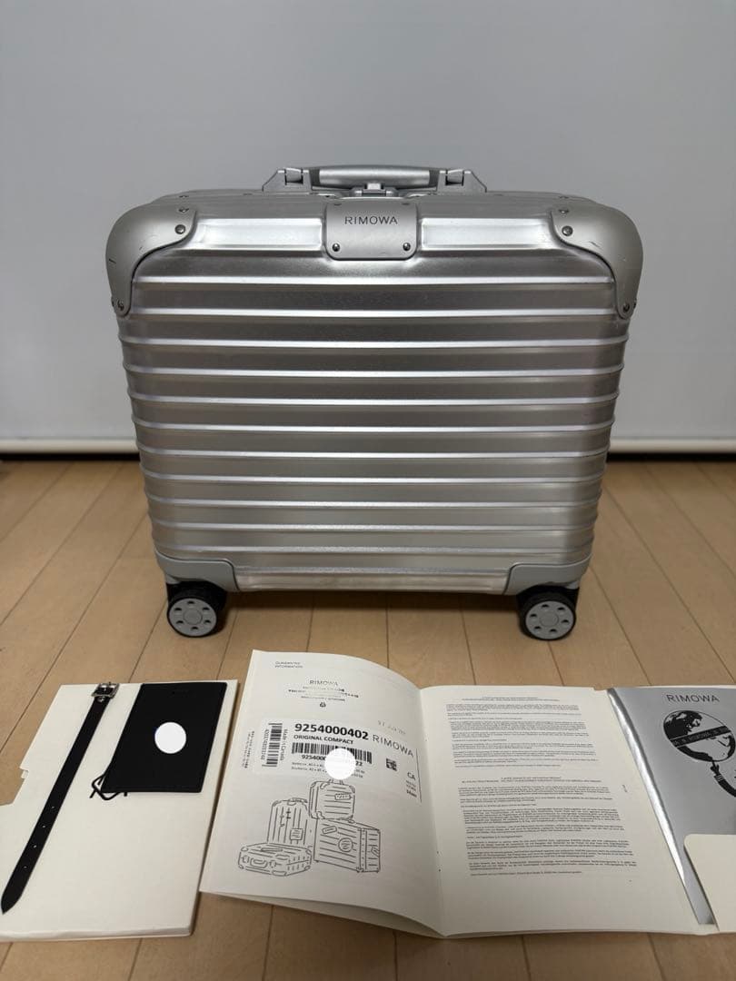 生涯保証 美品 RIMOWA original コンパクト 29L 4輪 生涯保証 美品 RIMOWA original コンパクト 29L 4輪