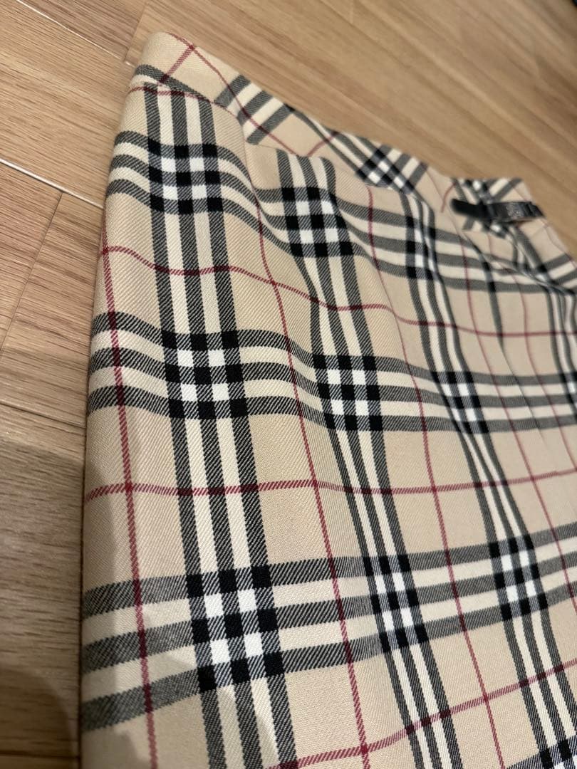 新品未使用　バーバリー　BURBERRY ベージュ　プリーツスカート