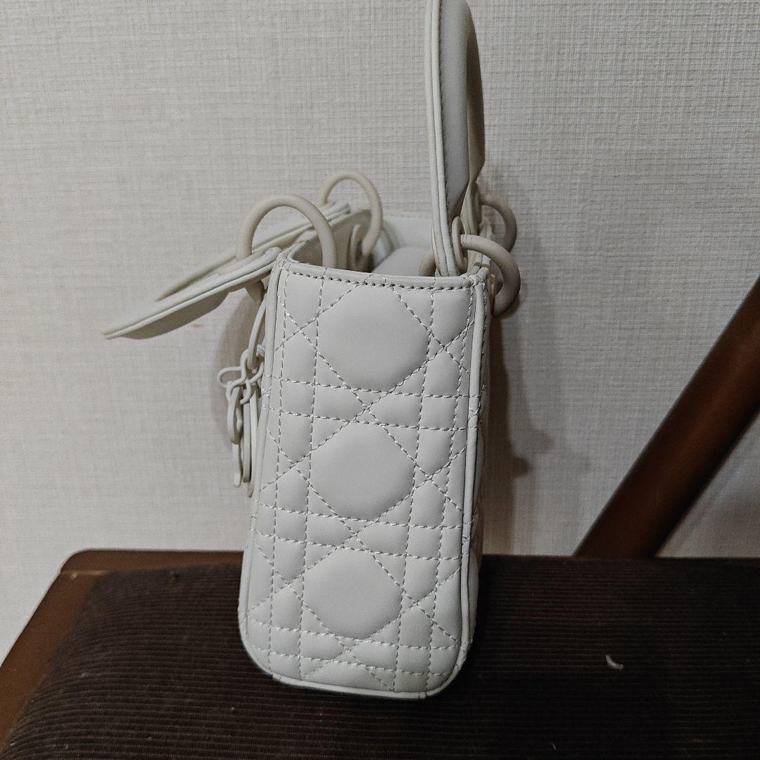 m*8様 高級ブランドデザイン ホワイト キルティング ショルダーバッグ