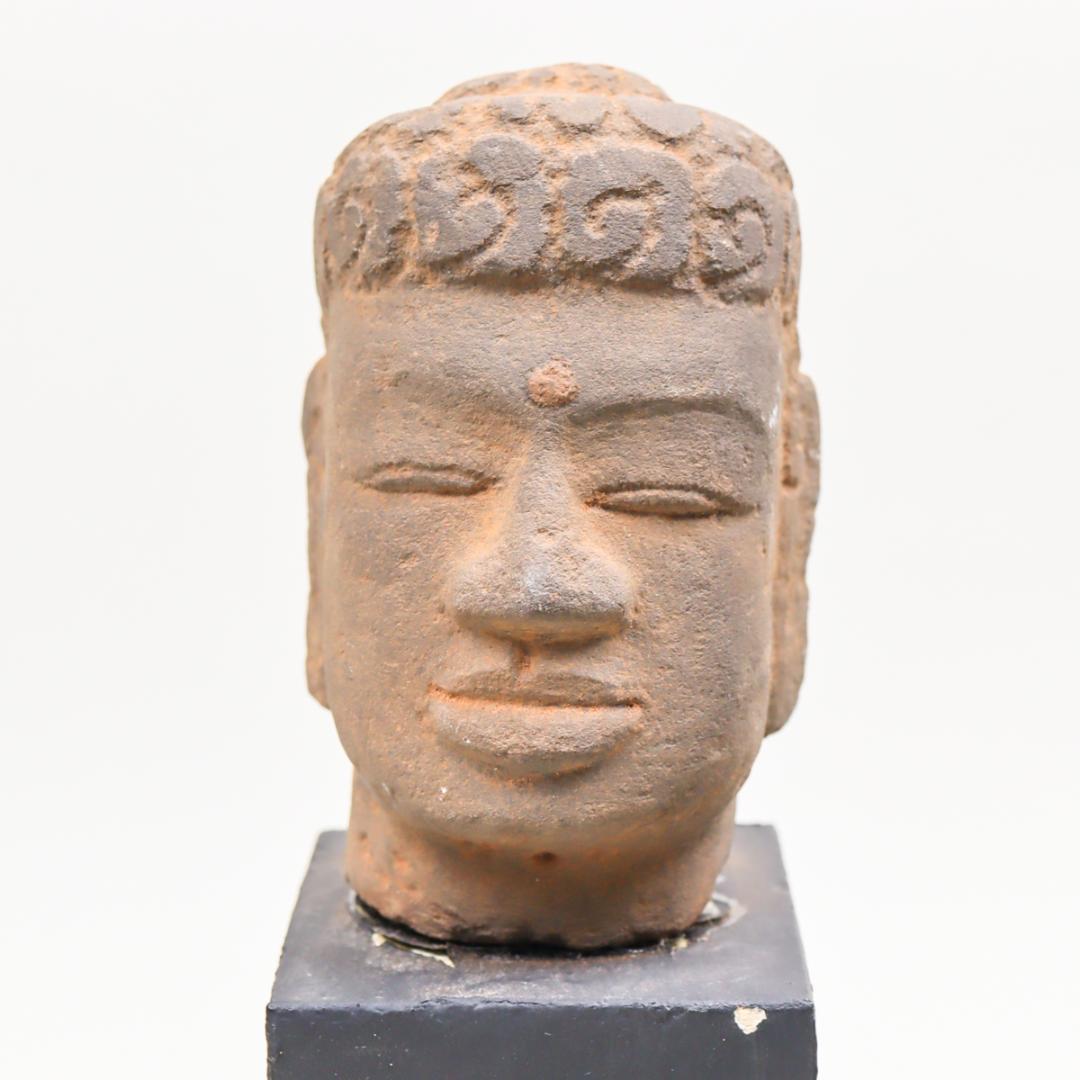 石造 仏頭 カンボジア クメール美術 アンティーク カンボジア クメール美術の美しいお顔立ちの仏頭 - メルカリ