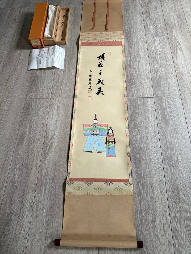 掛け軸 福本積応作 立雛画賛「桃花千歳春」 共箱有り　縁起物 ひな祭り 掛け軸 福本積応作 立雛画賛「桃花千歳春」 共箱有り 縁起物 ひな祭り